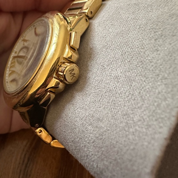 NIB MICHAEL KORS chronograph gold tone watch - Picture 11 of 12